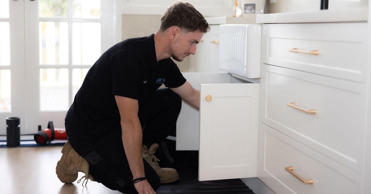 7 Signs of a Hidden Water Leak in Your Home and When to Call a Plumber